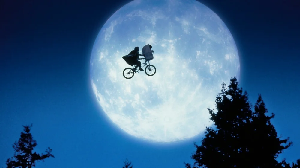 E.T. the Extra-Terrestrial (1982) cover